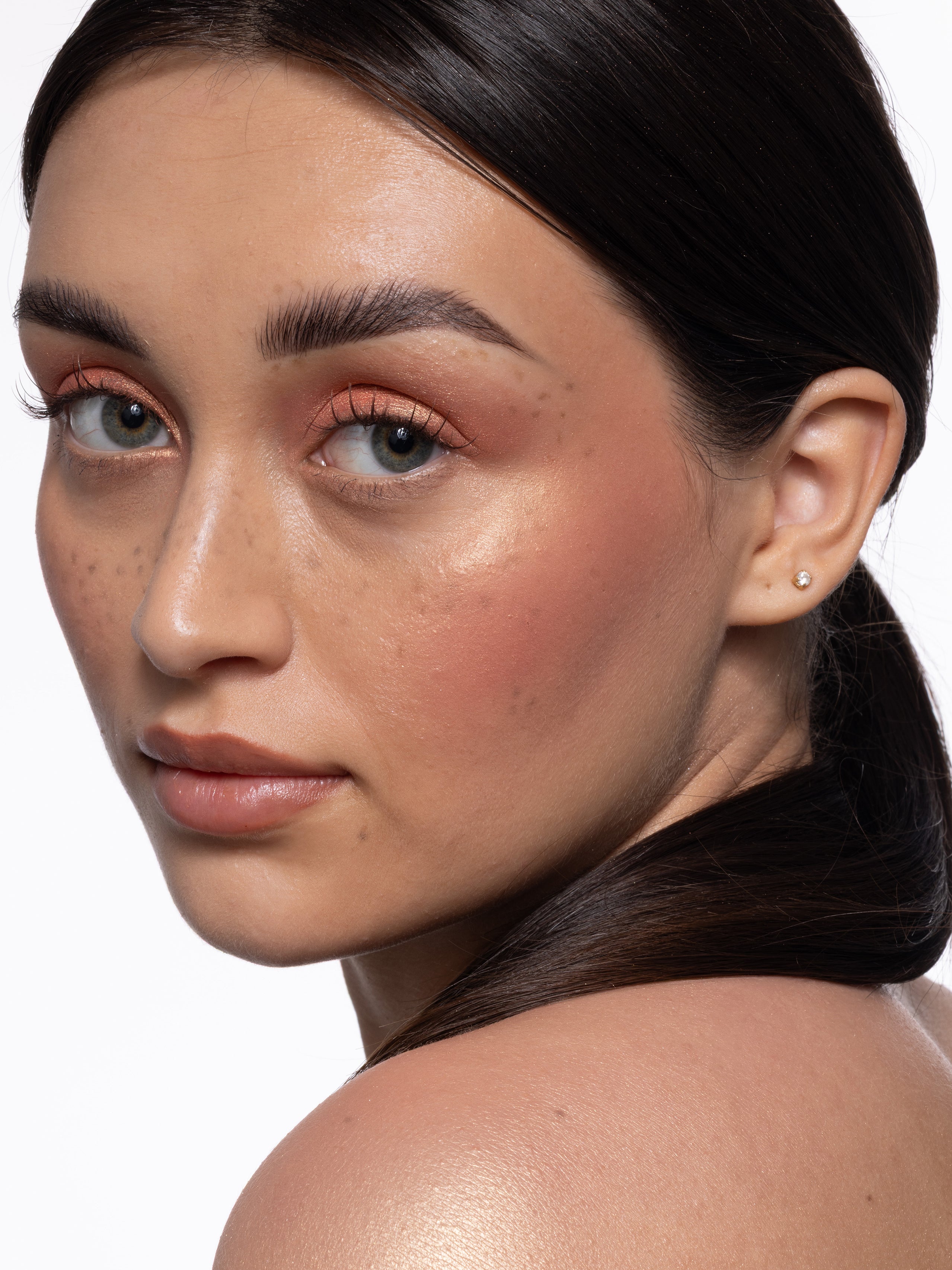 Opalizujący różo-rozświetlacz