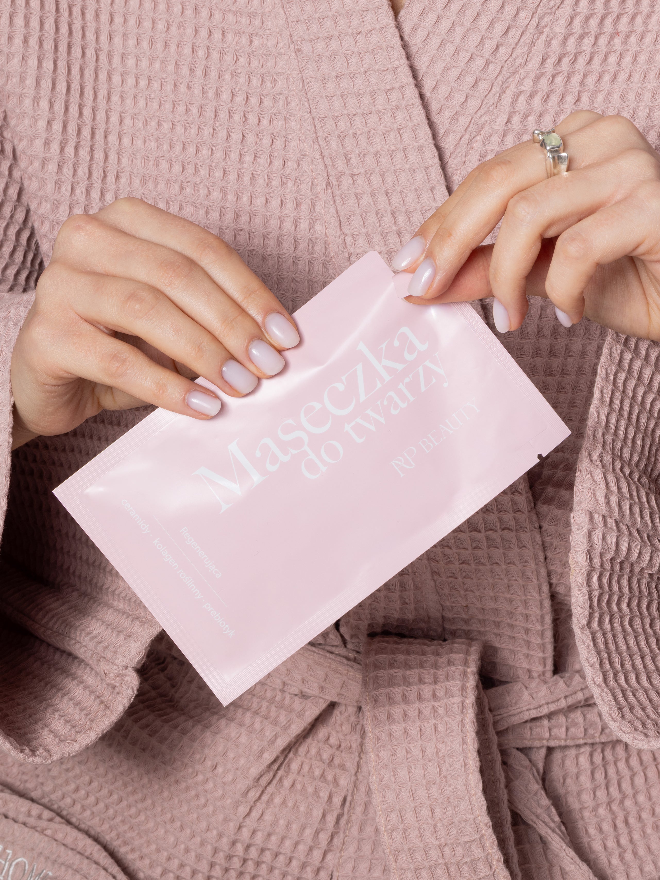 Maseczka do twarzy w płachcie regenerująca - PREMIERA 18.03.2026