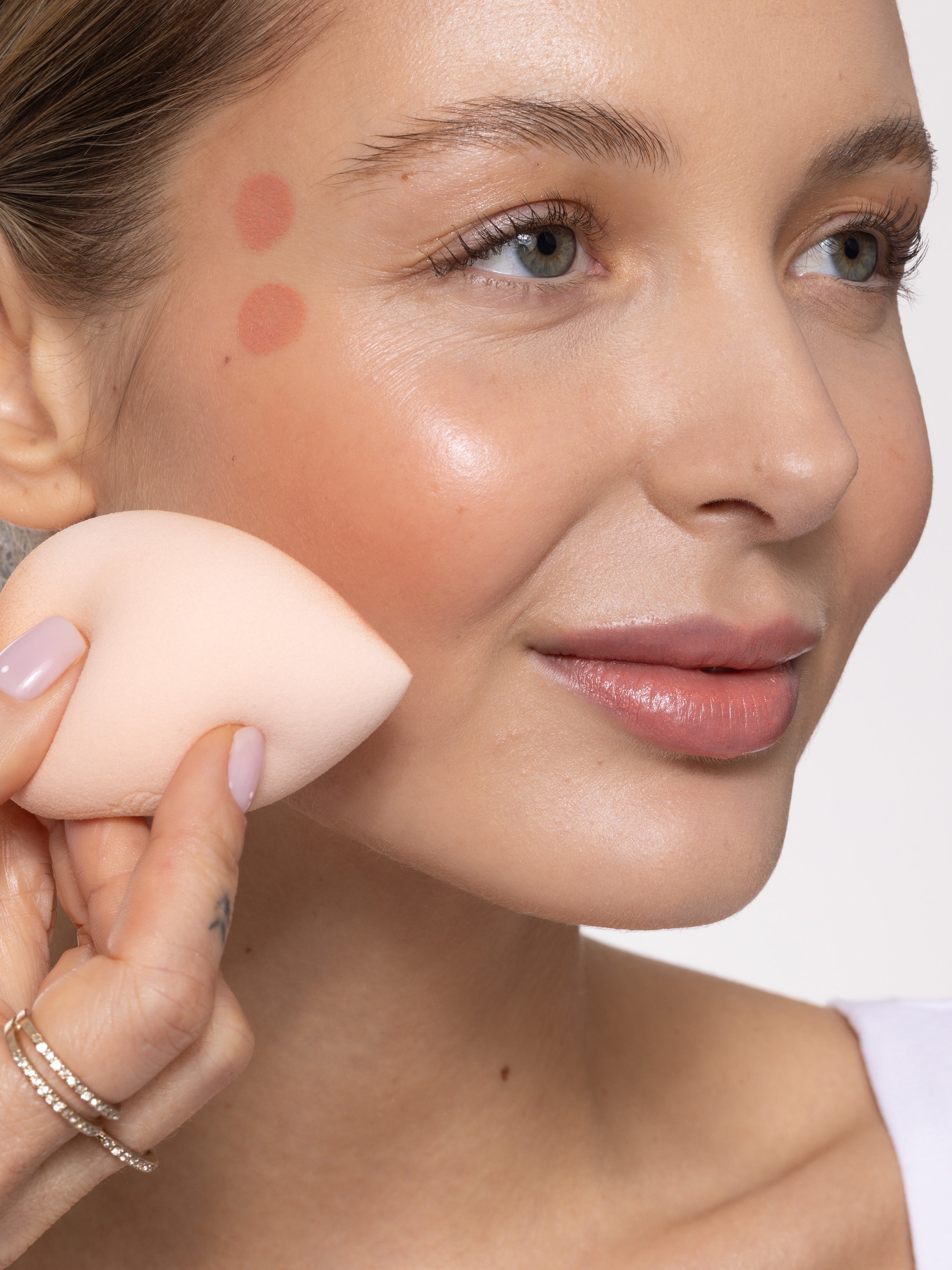 Kremowy róż w tubie