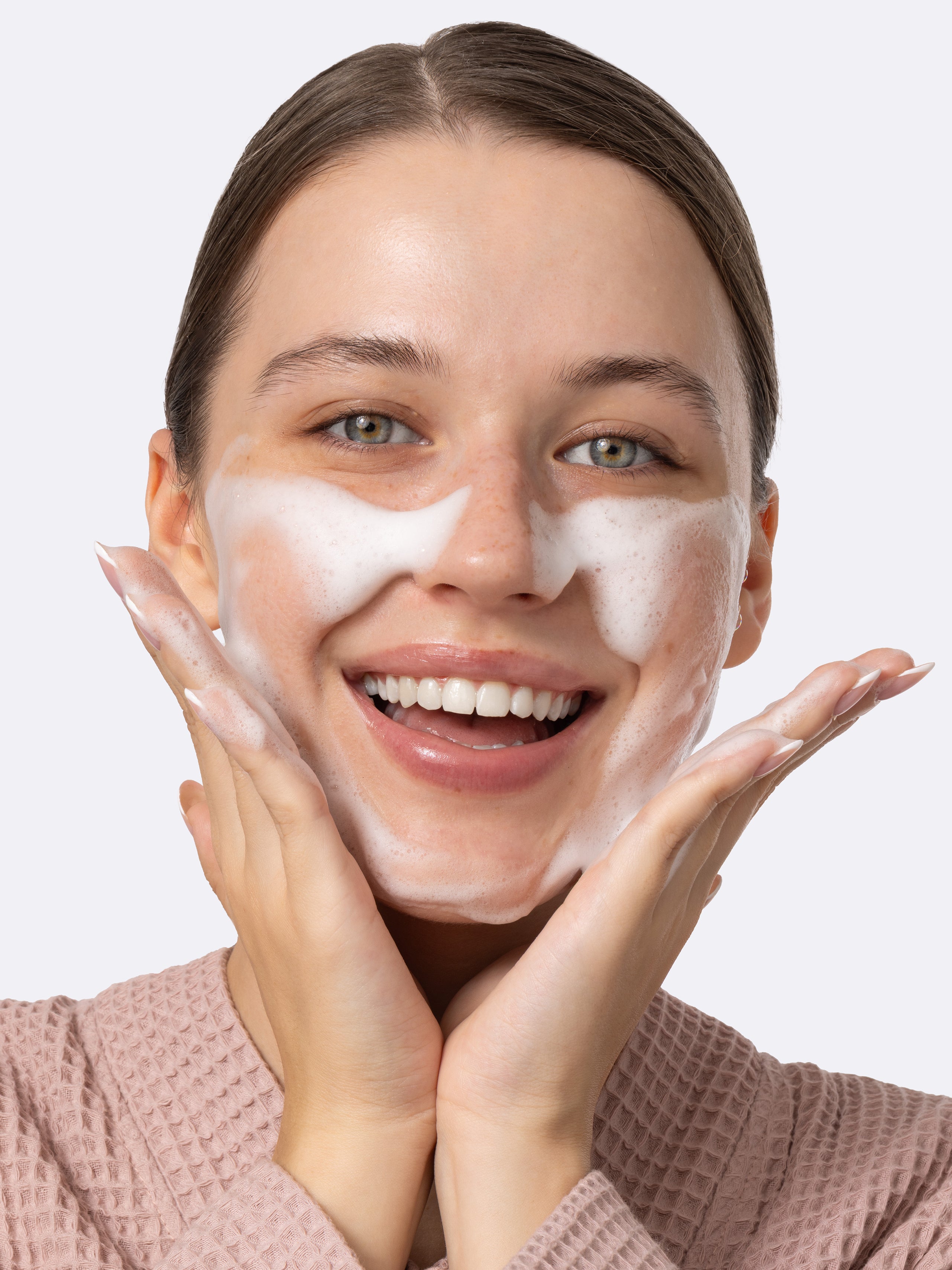 Pianka myjąca do twarzy