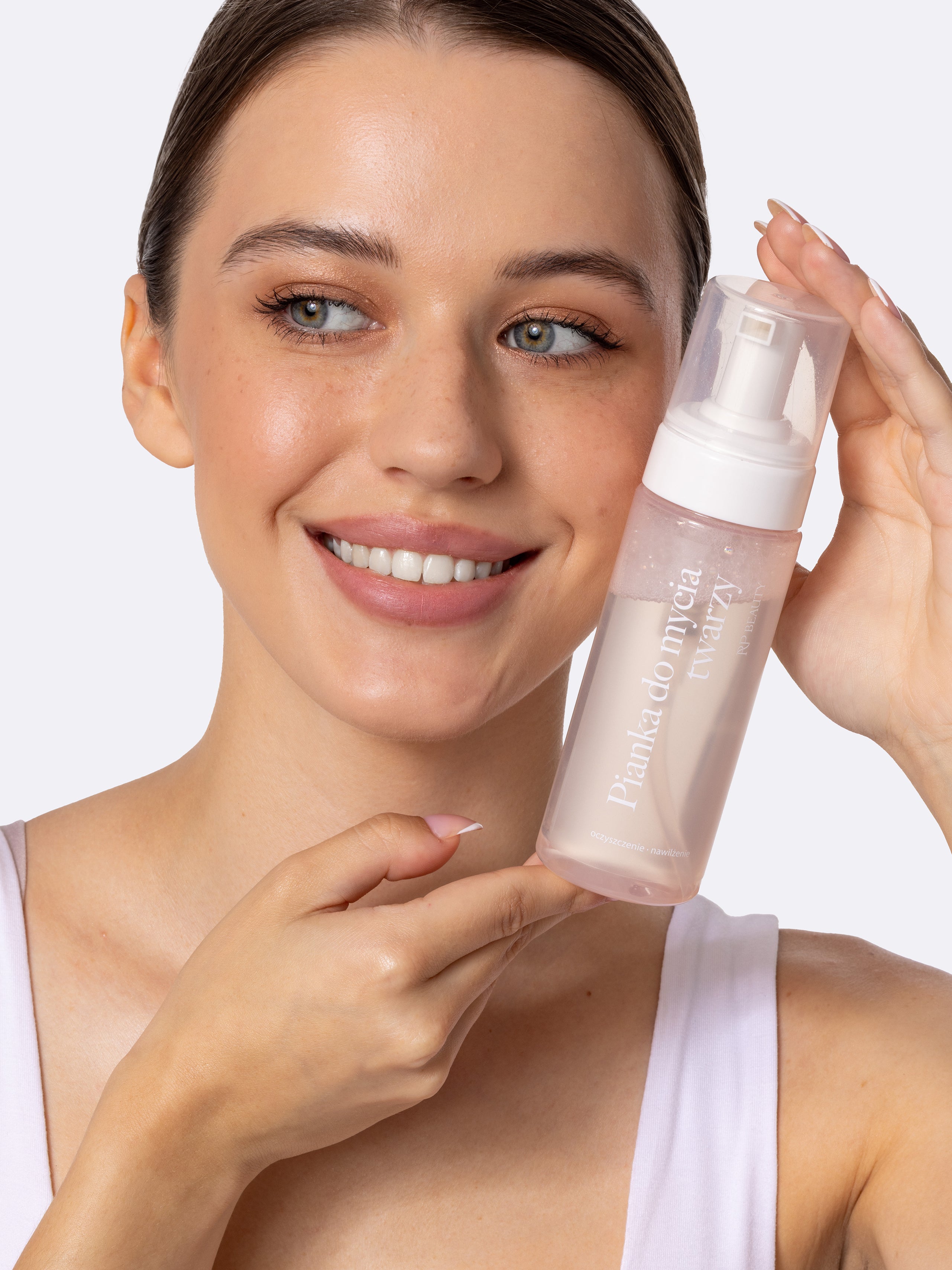 Pianka myjąca do twarzy