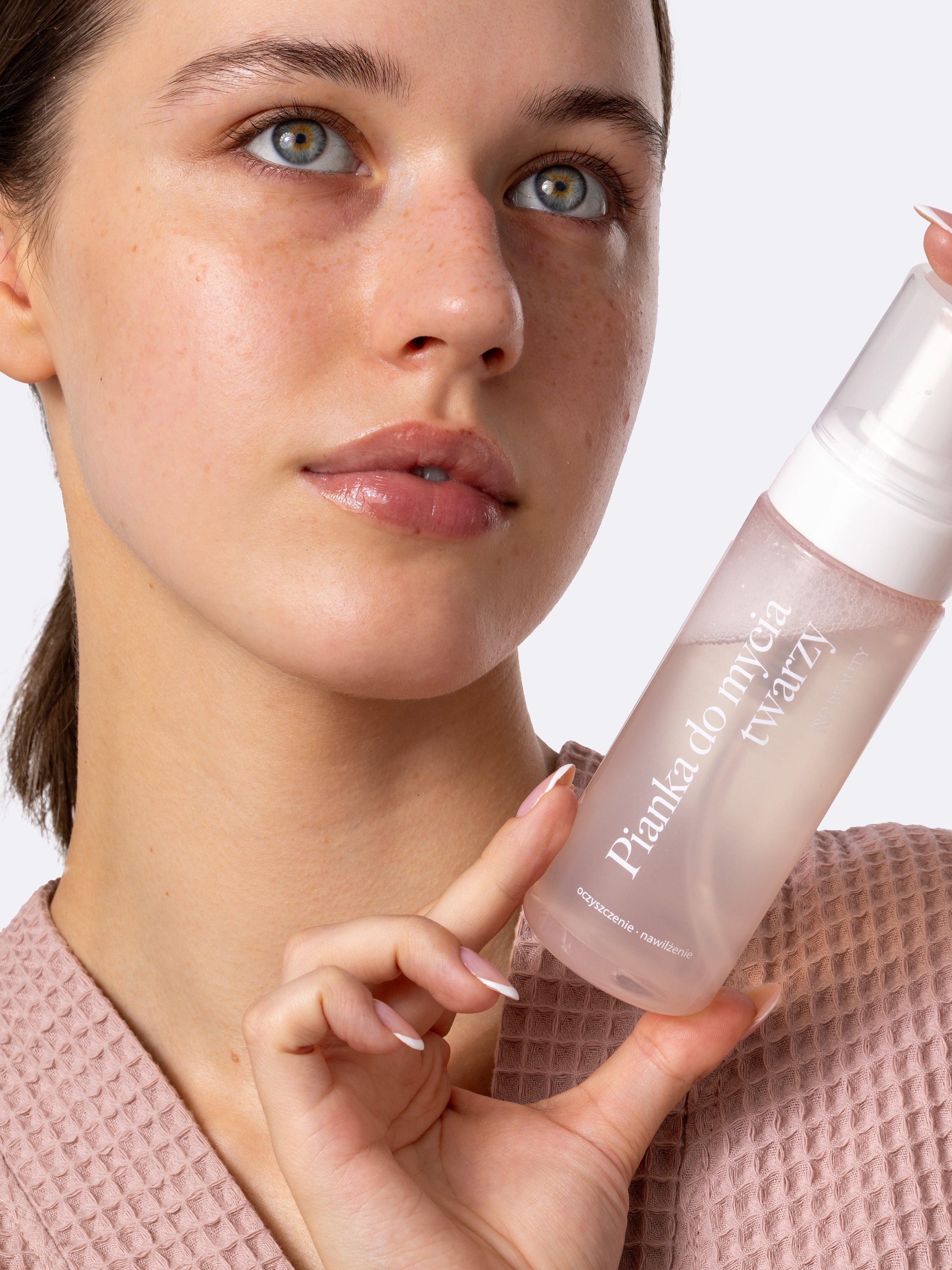 Pianka myjąca do twarzy