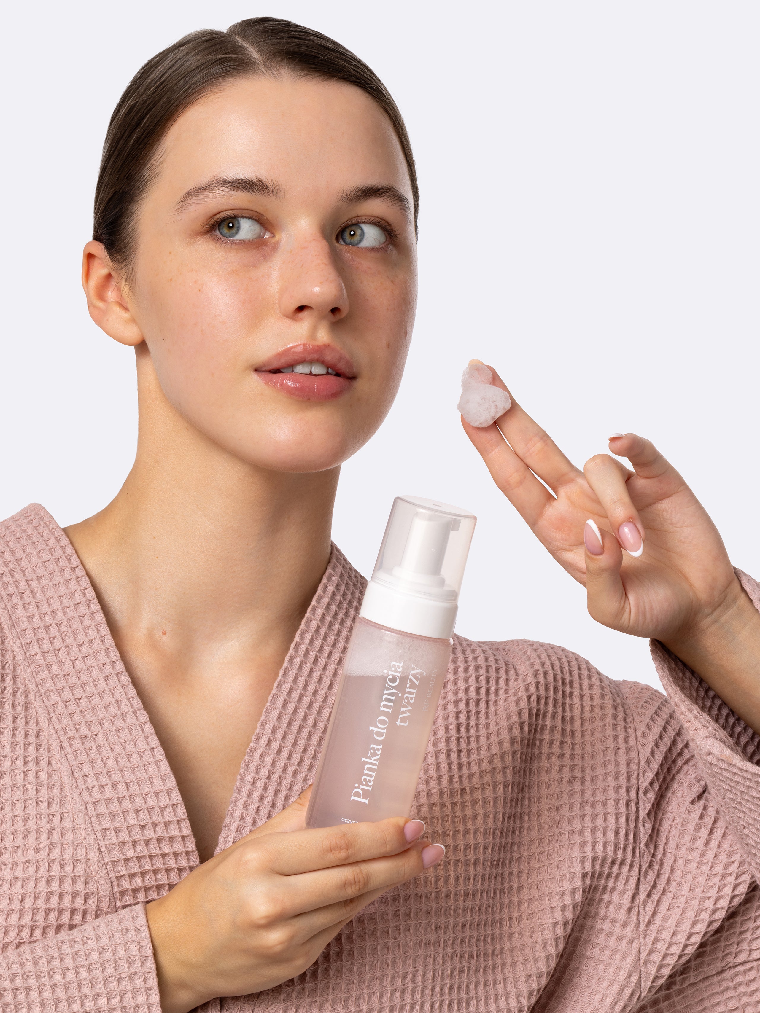 Pianka myjąca do twarzy