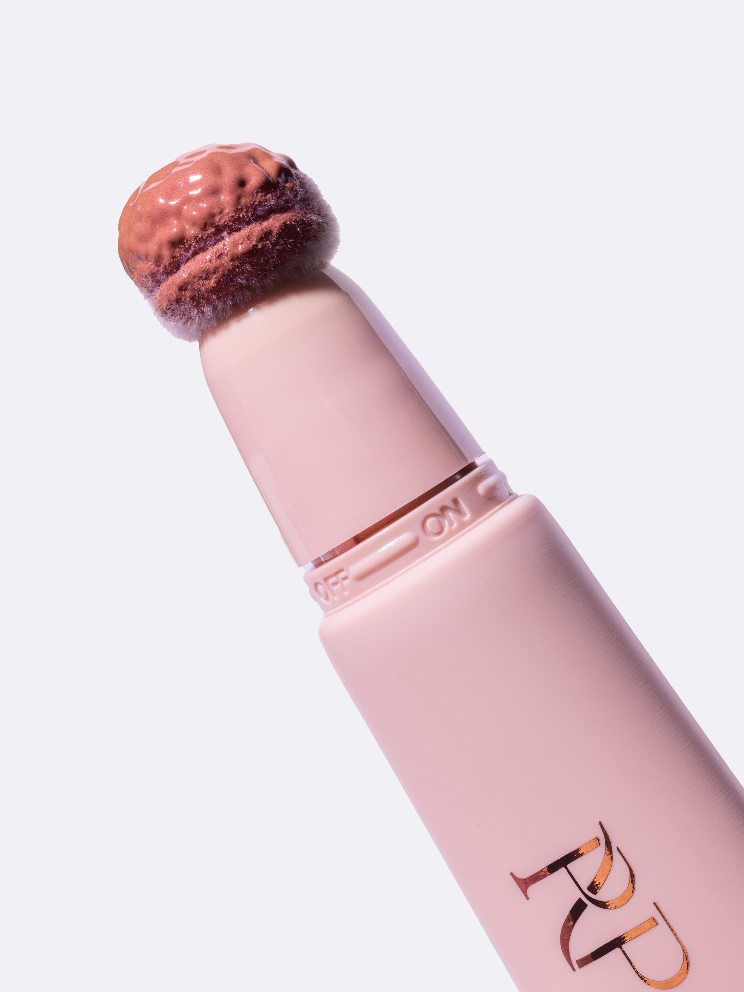 Kremowy róż w tubie