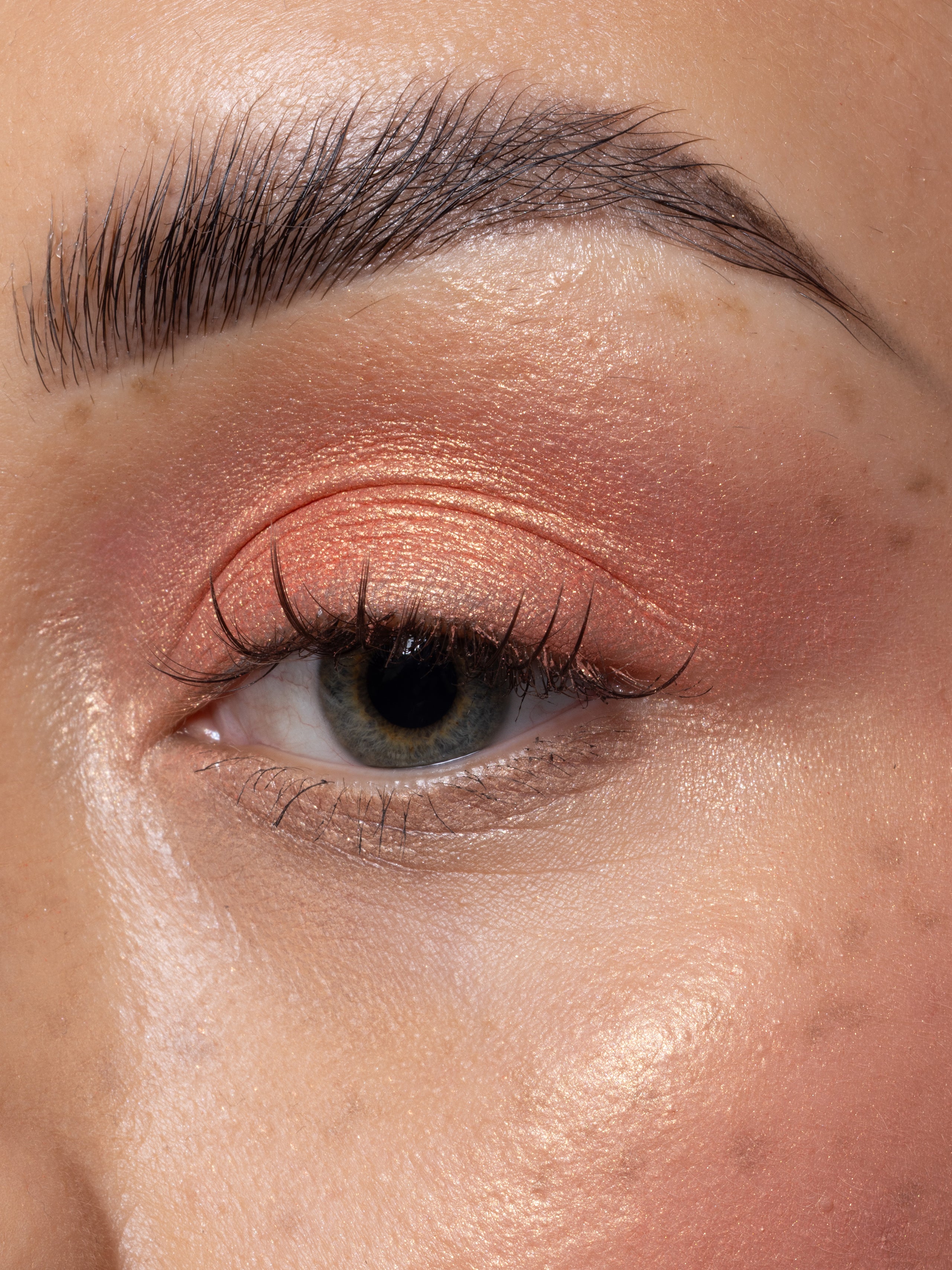 Opalizujący różo-rozświetlacz