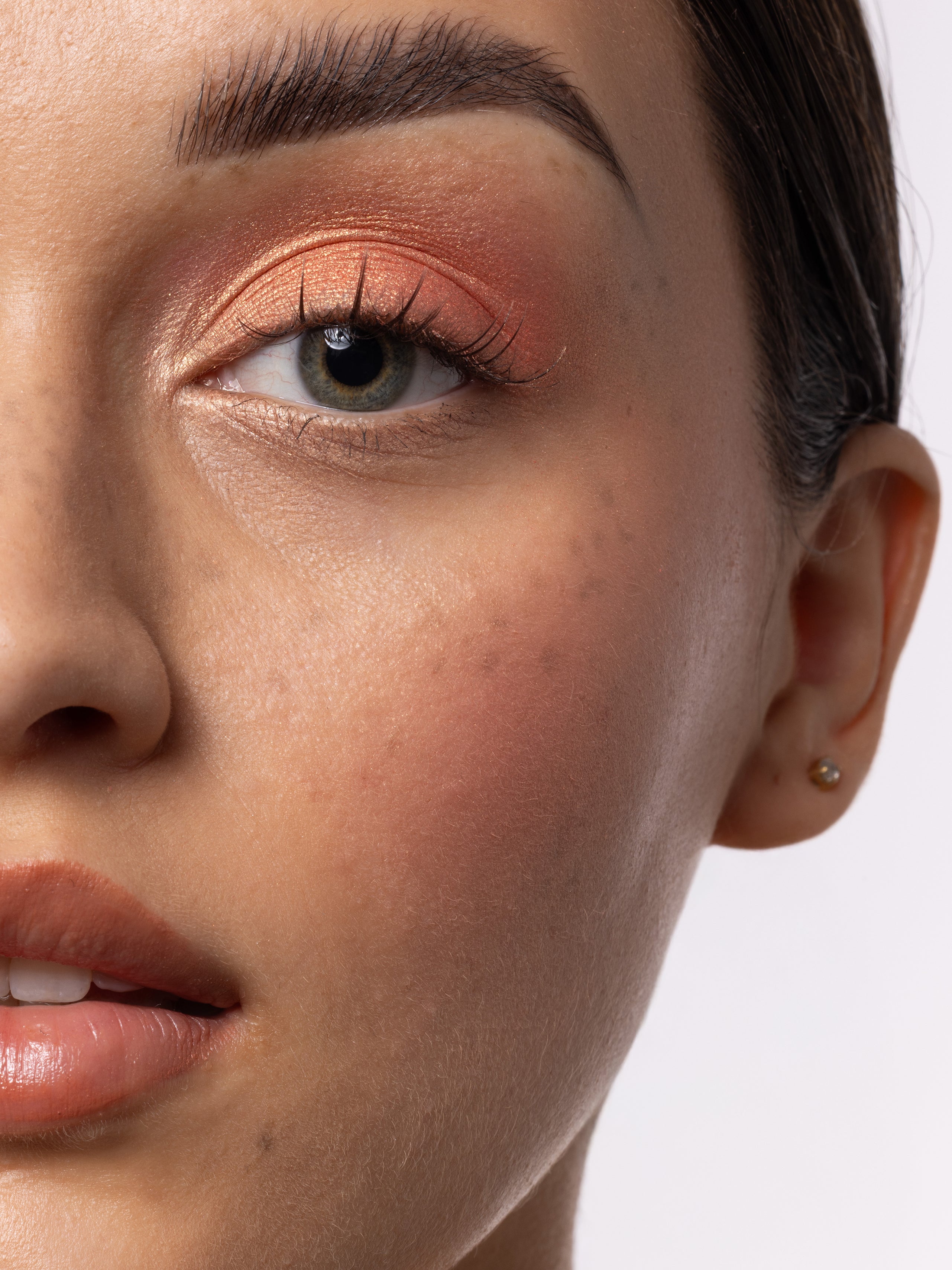 Opalizujący różo-rozświetlacz