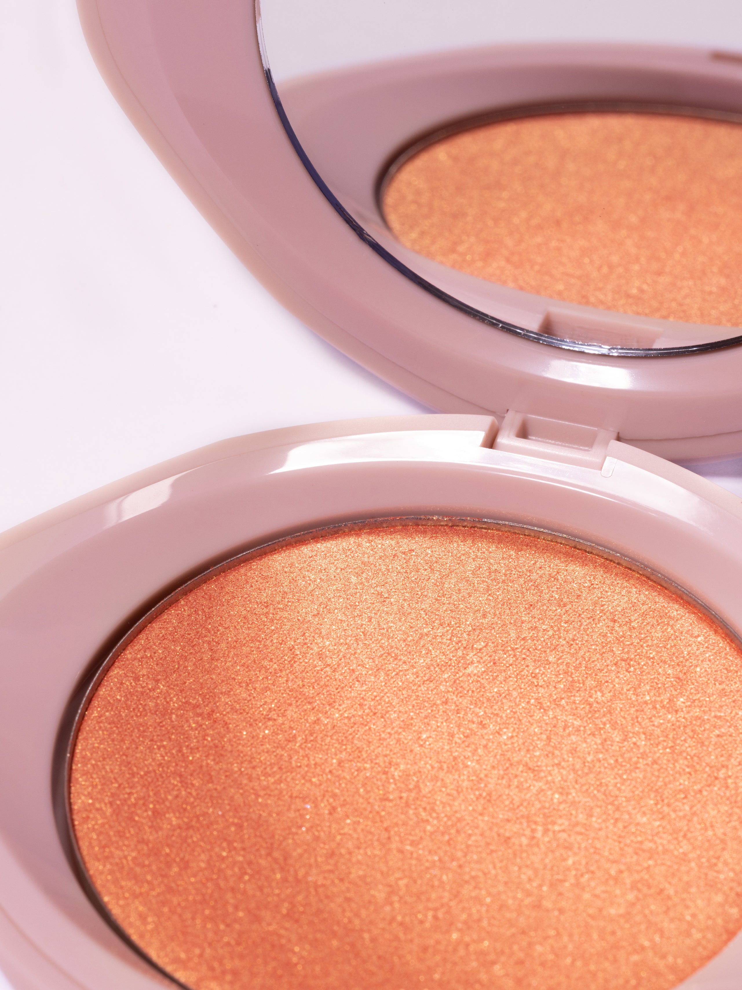 Opalizujący różo-rozświetlacz