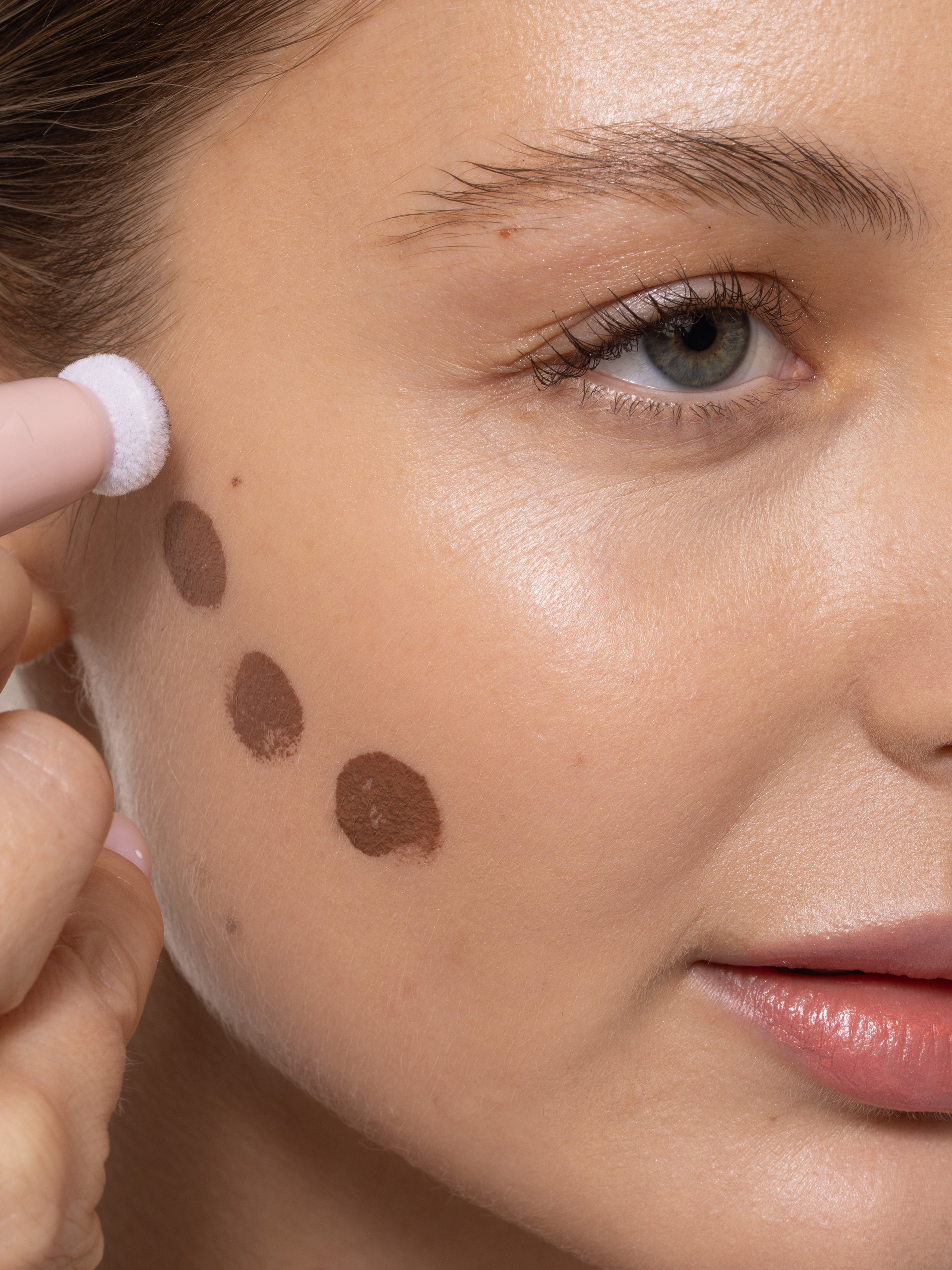 Kremowy bronzer w tubie