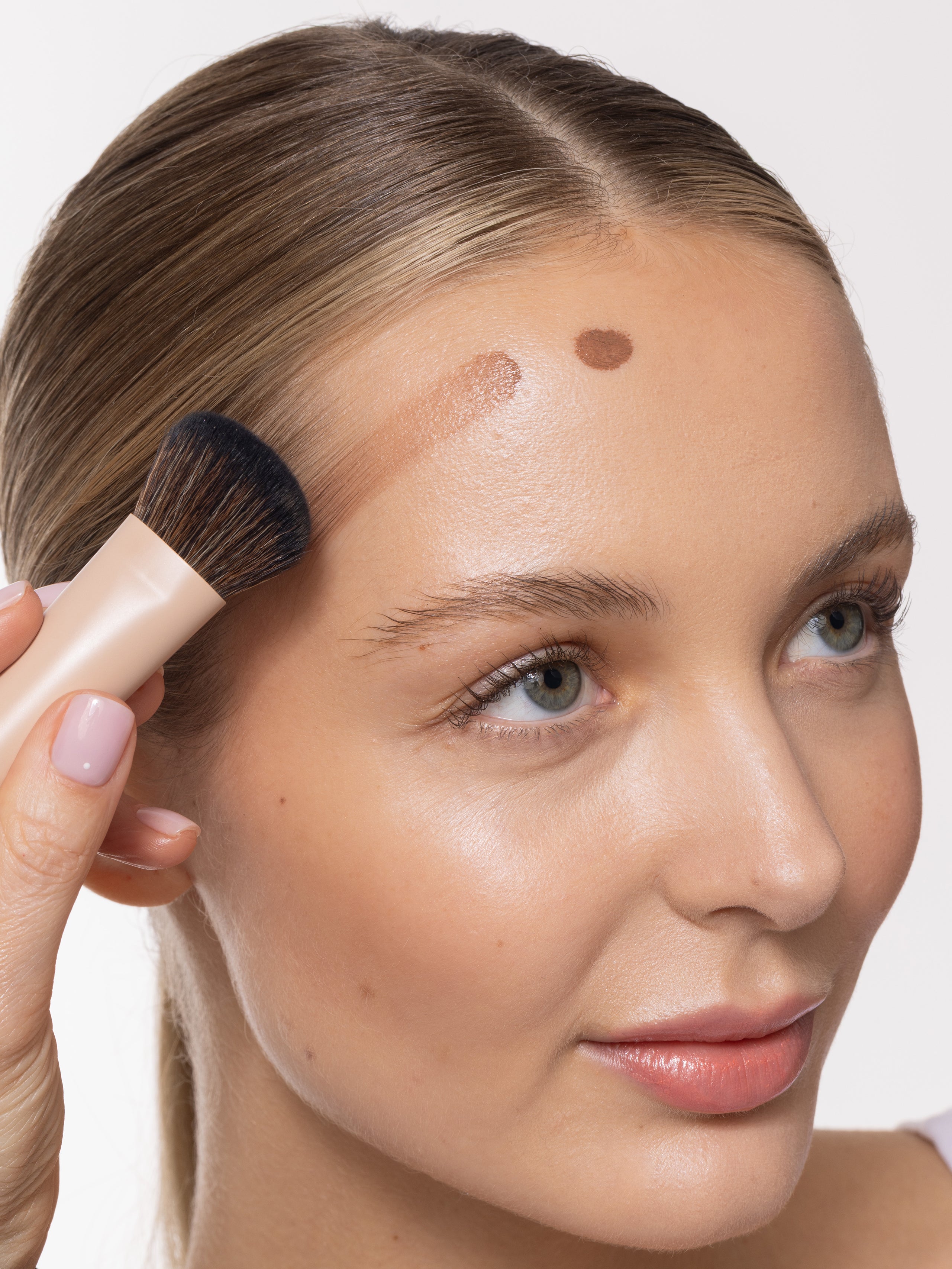 Kremowy bronzer w tubie