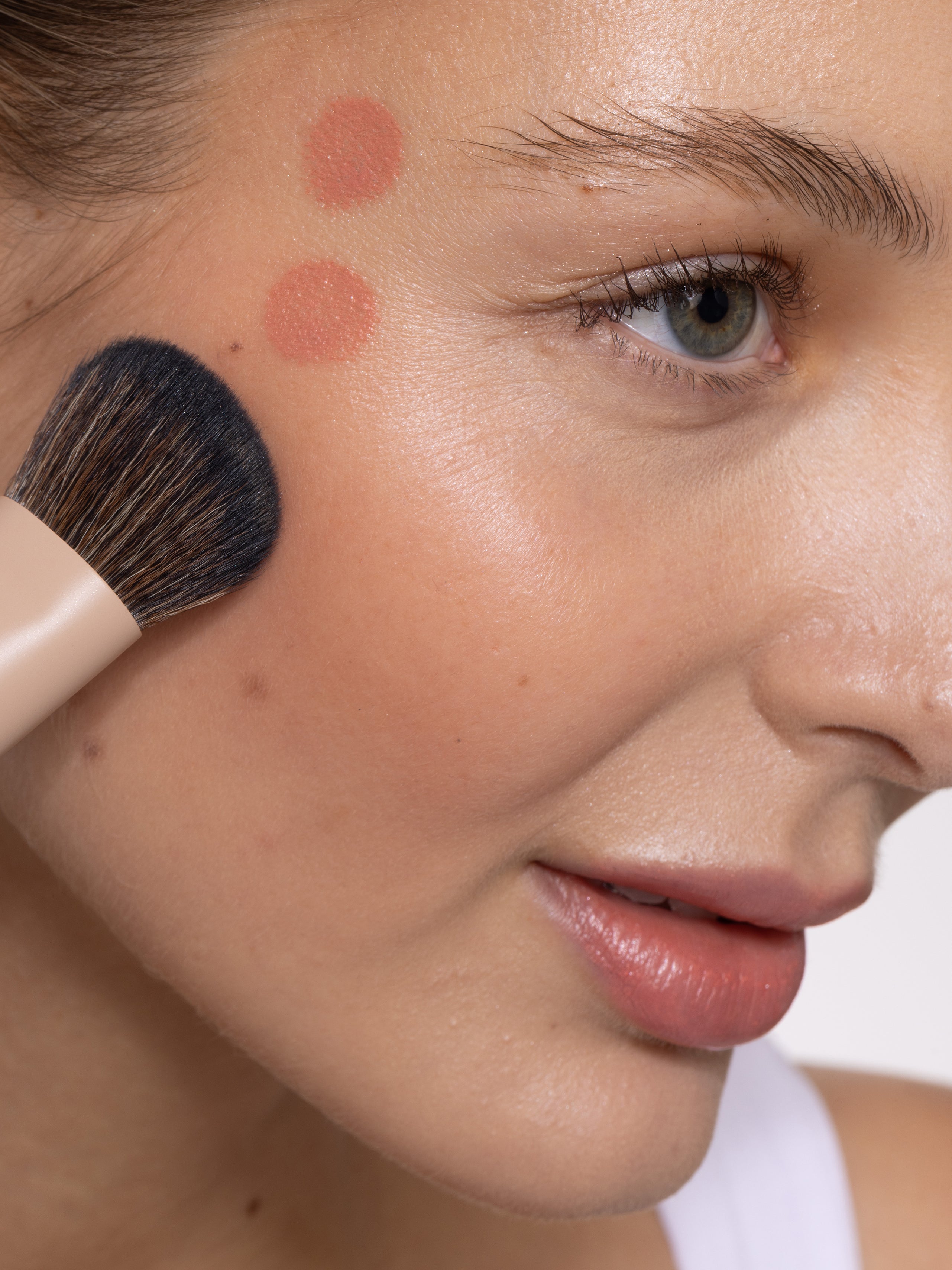 Kremowy róż w tubie